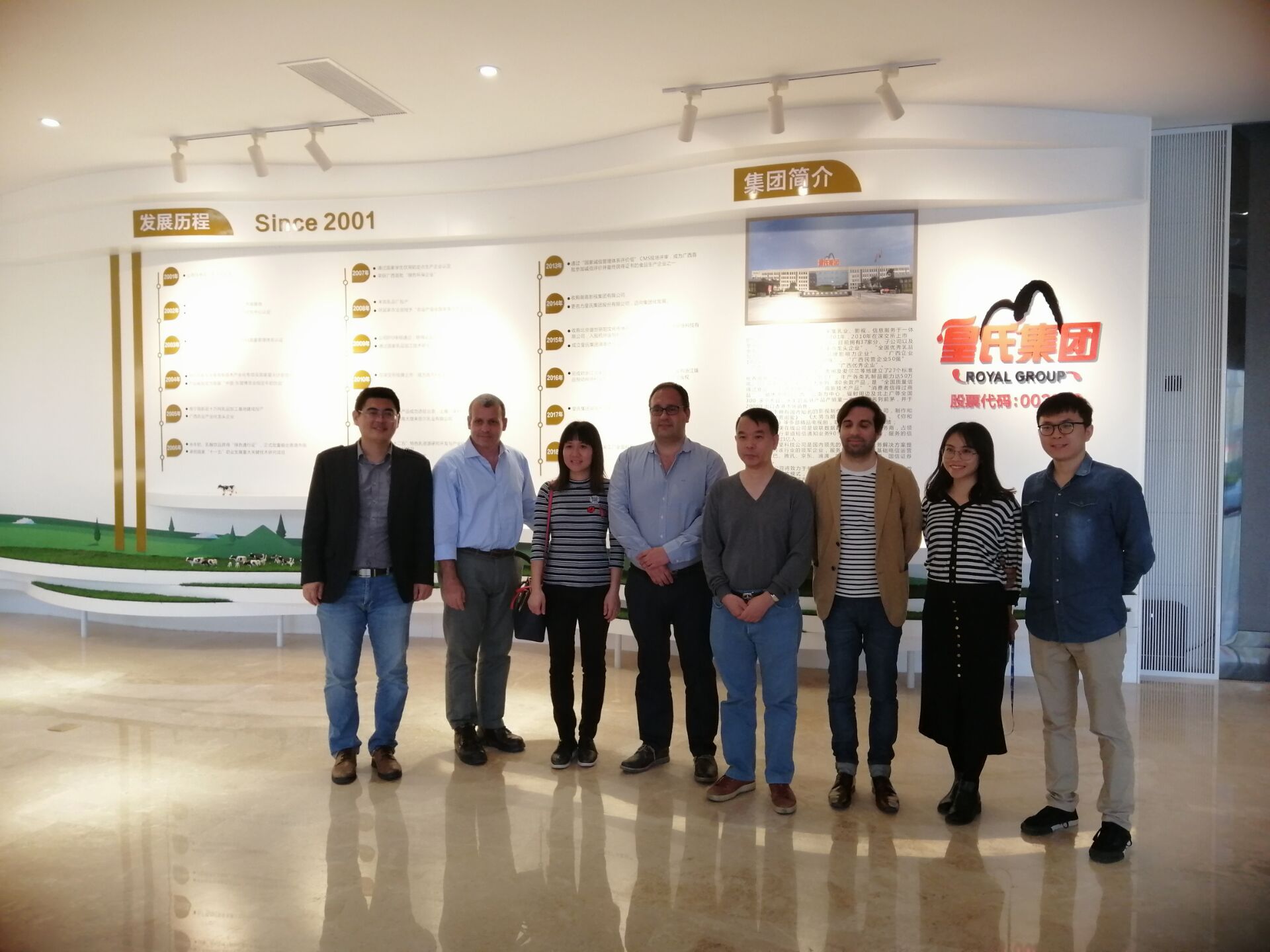 乌拉圭派桑杜省省长一行莅临AG旗舰厅集团参观考察