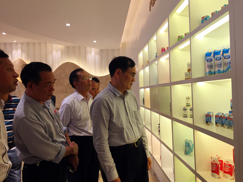 钦州市政协调研组一行莅临AG旗舰厅集团调研考察