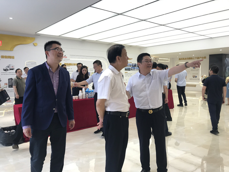 全国人大常委会副委员长、九三学社中央主席武维华莅临AG旗舰厅集团参观考察