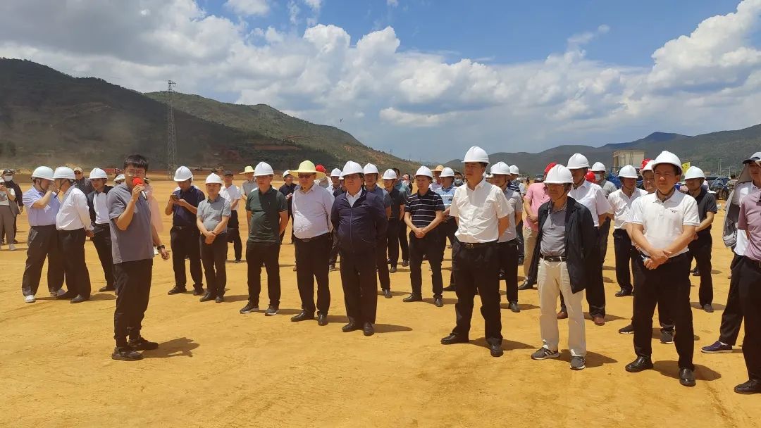 大理州政府党组成员、一级巡视员吉向阳带队考察来思尔乳业云禾万头奶牛牧场