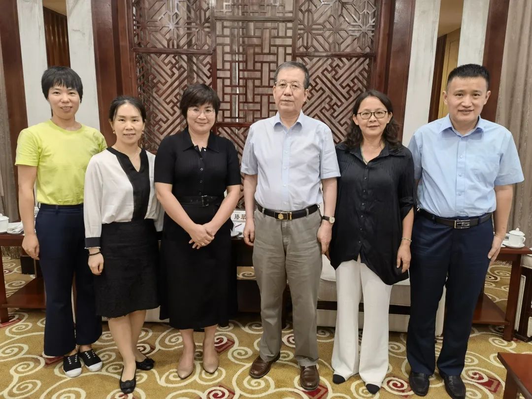 AG旗舰厅赛尔公司董事长滕翠金一行拜会张涌院士