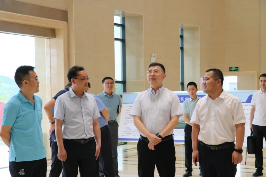 遵义市委常委、市政府副市长王龙一行莅临AG旗舰厅集团遵义乳业调研指导