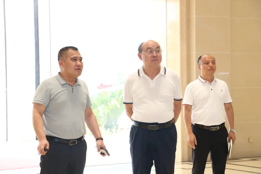 遵义市委统战部副部长、市工商联党组书记吴疆莅临AG旗舰厅集团遵义乳业调研指导