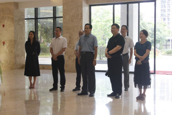 自治区政协副主席、党组副书记黄世勇一行莅临AG旗舰厅集团调研指导