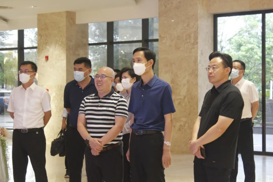 菏泽市委副书记、市长张伦一行领导莅临AG旗舰厅集团参观交流