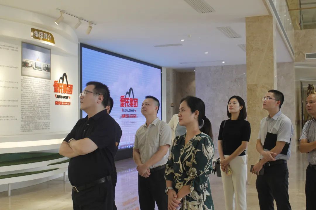 南宁金融集团党委书记、董事长关俊一行莅临AG旗舰厅集团参观交流