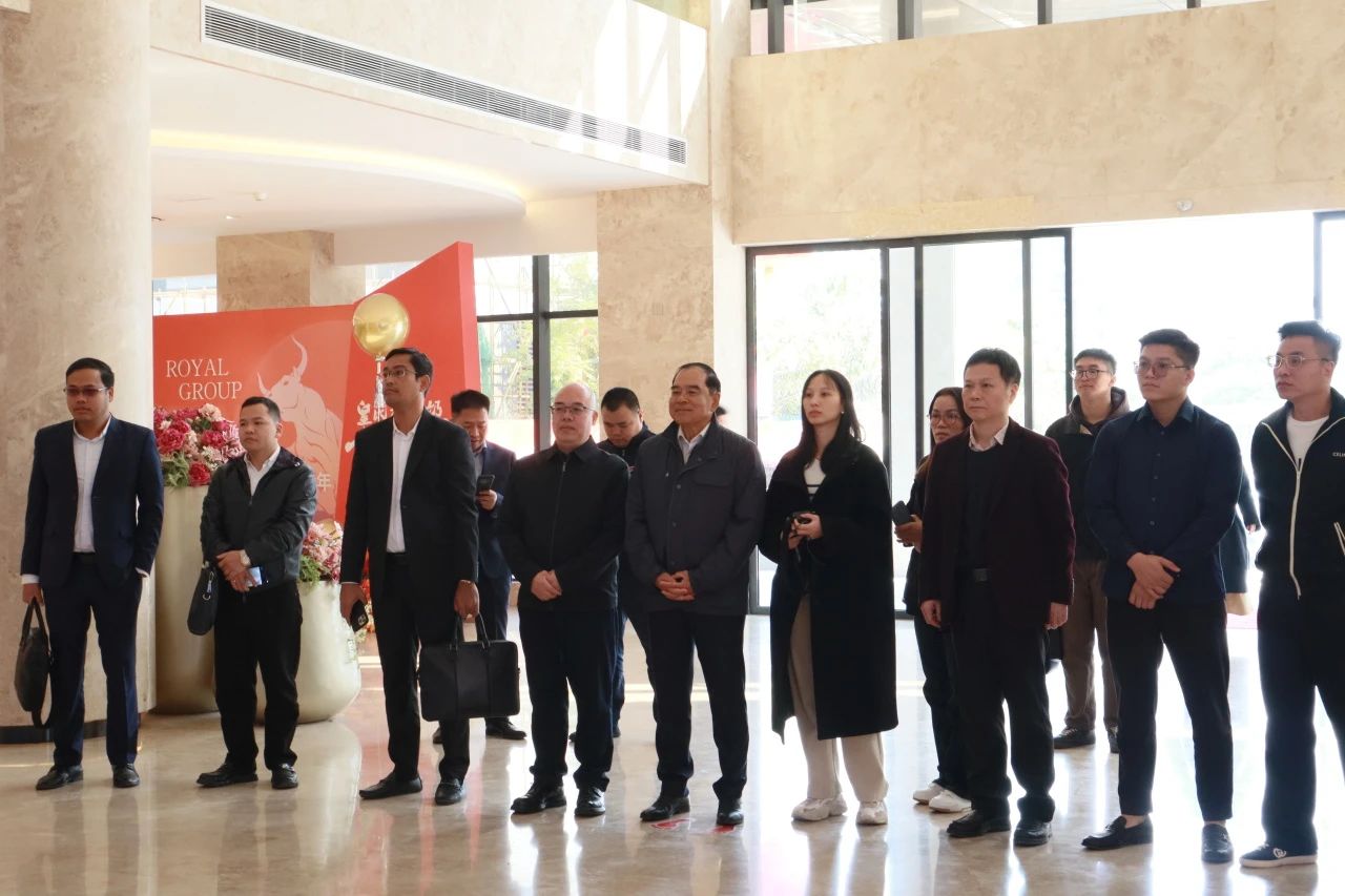 柬埔寨王国国务部长李突到AG旗舰厅集团考察调研