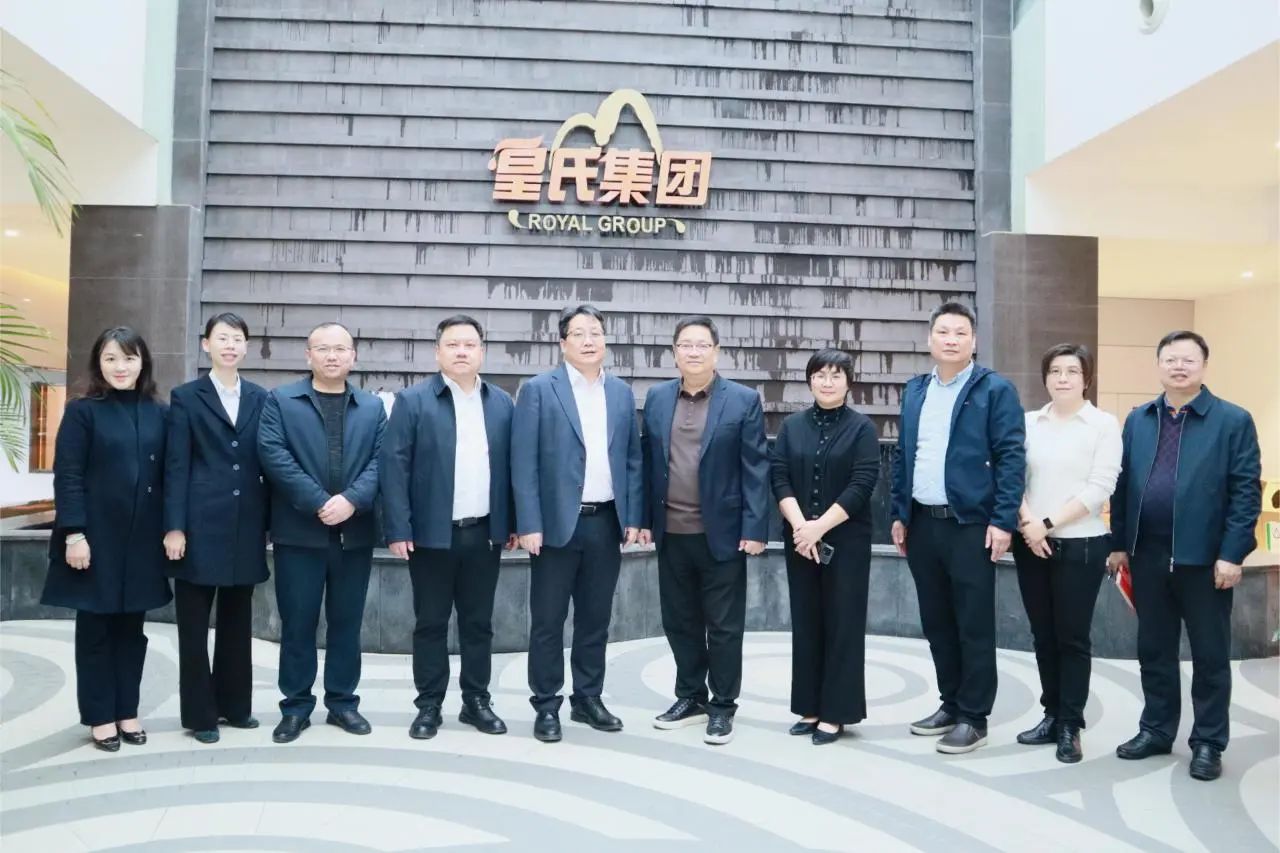 中国银行广西区分行副行长、南宁分行行长曹耀锋到AG旗舰厅集团调研指导